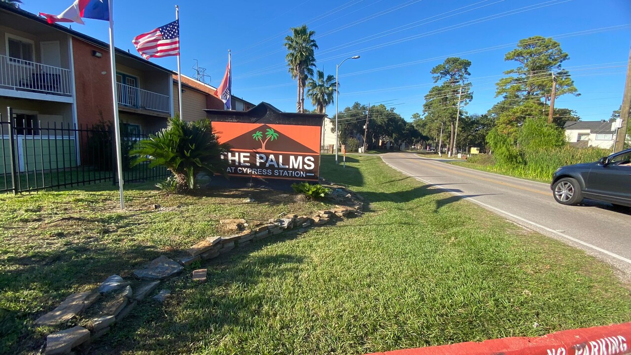 The Palms at Cypress Station in Houston, TX - Building Photo