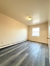 2292 Nameoke Ave in Far Rockaway, NY - Foto de edificio - Building Photo