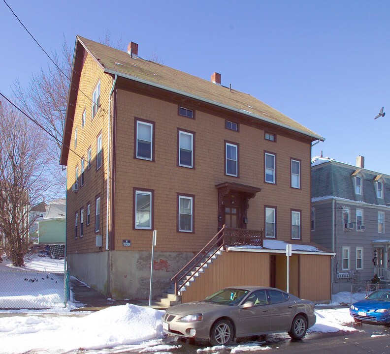 539 4th St in Fall River, MA - Foto de edificio