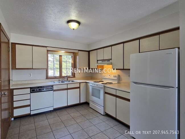 7 Hartley St in Lewiston, ME - Building Photo - Building Photo