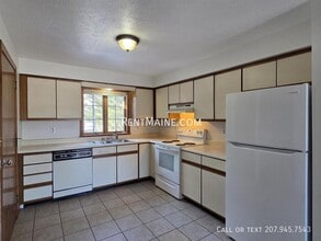 7 Hartley St in Lewiston, ME - Foto de edificio - Building Photo