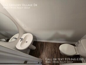 142 Gregory Vlg Dr in Lillington, NC - Building Photo - Building Photo