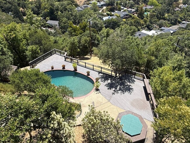 320 Vista Grande in Kentfield, CA - Building Photo - Building Photo