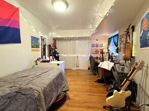 1122 Commonwealth Ave in Boston, MA - Foto de edificio - Building Photo