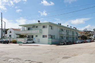 Terrace House in Miami Beach, FL - Building Photo - Building Photo