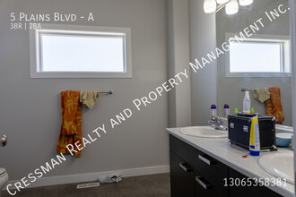 5 Plains Blvd in Pilot Butte, SK - Building Photo - Building Photo