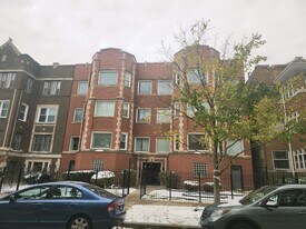 6724 S Paxton Ave in Chicago, IL - Building Photo
