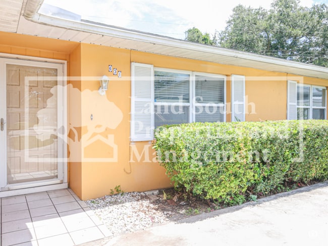 property at 631 Queens Loop N