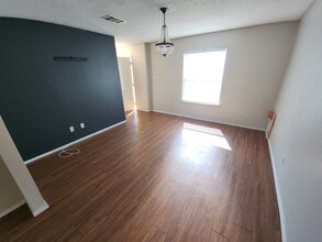 301 Ensenada Plz in Dallas, TX - Building Photo - Building Photo