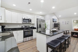 810 Carson St in Jefferson City, TN - Foto de edificio - Building Photo