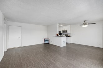 Ridgegate Apartments in Northridge, CA - Foto de edificio - Interior Photo
