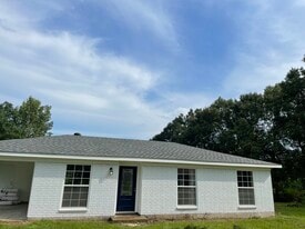 1109 Walker Dr in Dry Prong, LA - Building Photo
