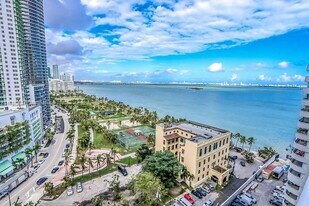 1717 N Bayshore Dr in Miami, FL - Building Photo