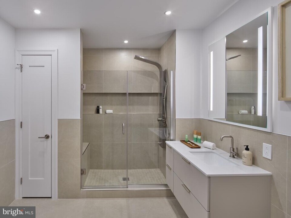 809 Poplar St in Philadelphia, PA - Building Photo