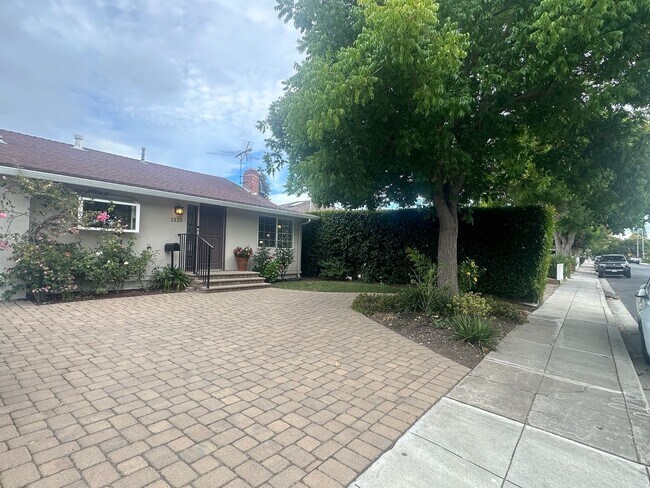 property at 1320 Windermere Ave
