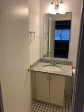 83 Woodland Dr, Unit Woodland Hights in Cromwell, CT - Foto de edificio - Building Photo