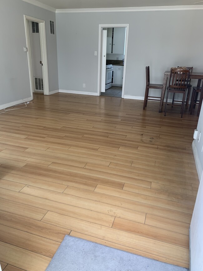 8546 CASHIO STREET APT 1 in Los Angeles, CA - Foto de edificio - Building Photo