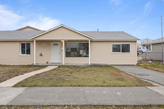 904 S Alderwood Dr-Unit -906 in Moses Lake, WA - Building Photo - Building Photo