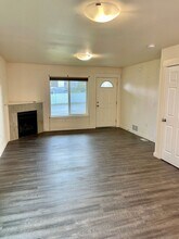 410 Flower St in Anchorage, AK - Building Photo - Building Photo