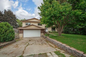 2101 W Bordeaux Ave in Hayden, ID - Building Photo - Building Photo