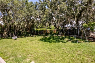Bentley Villas in Leesburg, FL - Building Photo - Building Photo