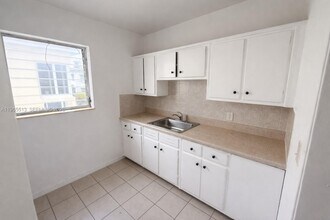 945 Bay Dr in Miami Beach, FL - Building Photo - Building Photo