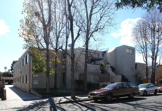12024 Laurel Canyon Blvd in Valley Village, CA - Foto de edificio - Building Photo