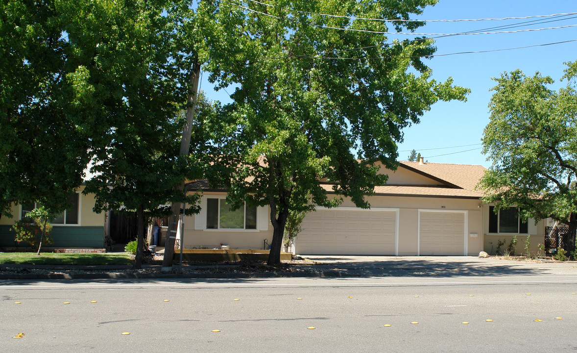 4389 Hoen Ave in Santa Rosa, CA - Building Photo