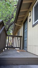 88 Flynn Ave, Unit D in Mountain View, CA - Foto de edificio - Building Photo