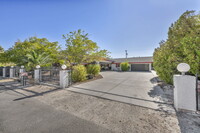 3037 Palomino Ln in Las Vegas, NV - Building Photo - Building Photo