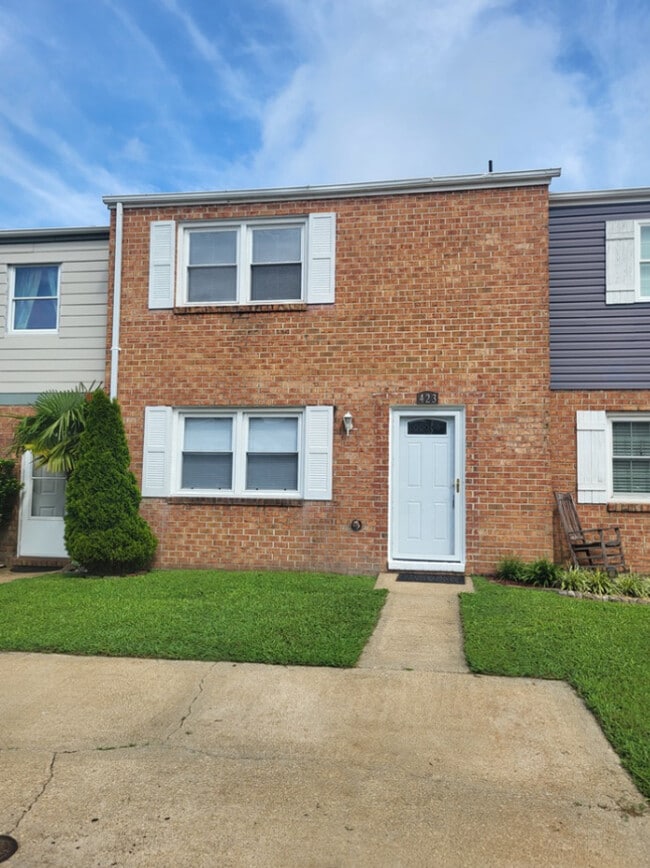 property at 423 Burr Oak Ct