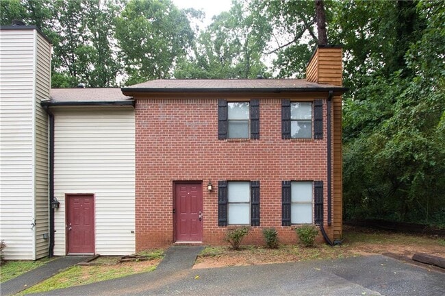 property at 948 Waverly Ct
