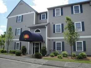 141 Eastern Ave in Manchester, NH - Building Photo - Building Photo