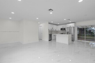 6431 Roosevelt St in Hollywood, FL - Building Photo - Building Photo