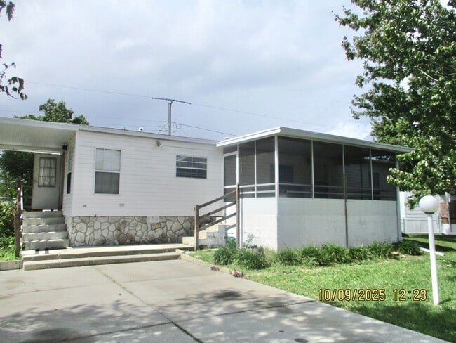 1904 Woodcrest Dr in Ormond Beach, FL - Building Photo - Building Photo