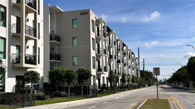 8001 NW 41st St, Unit 308 in Doral, FL - Building Photo - Building Photo