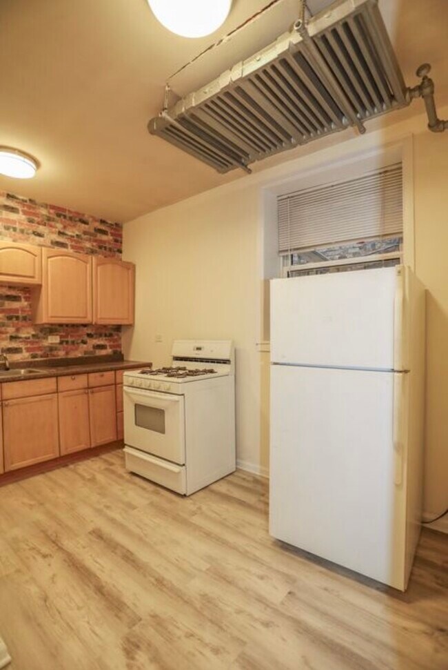 property at 4621 N Rockwell St