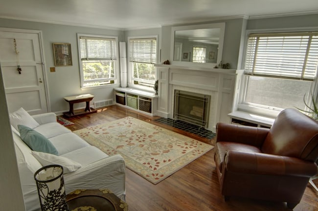 5417 48th Ave SW in Seattle, WA - Foto de edificio - Building Photo