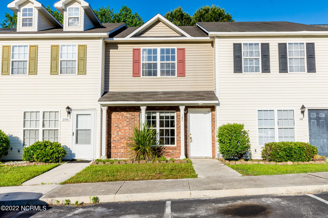 104 Spring Meadow Cir in Jacksonville, NC - Building Photo