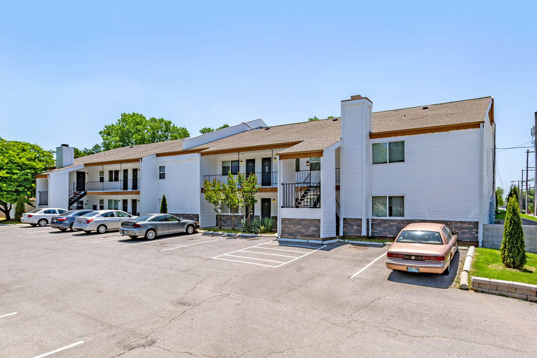 The Cedars Apartments in Tulsa, OK - Foto de edificio