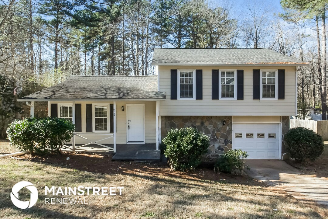 900 Forest Path in Stone Mountain, GA - Foto de edificio