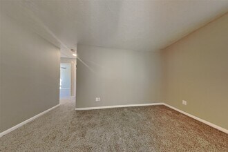 18714 Timber Way Dr in Humble, TX - Foto de edificio - Building Photo