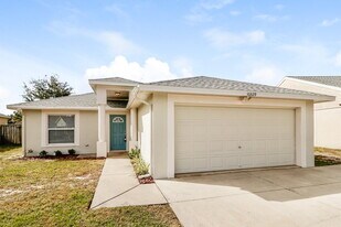 10329 Midstate Ave in Port Richey, FL - Building Photo