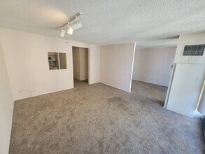 10 E Ontario St in Chicago, IL - Building Photo - Building Photo