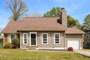 824 Bishopsgate Rd in Nashville, TN - Building Photo