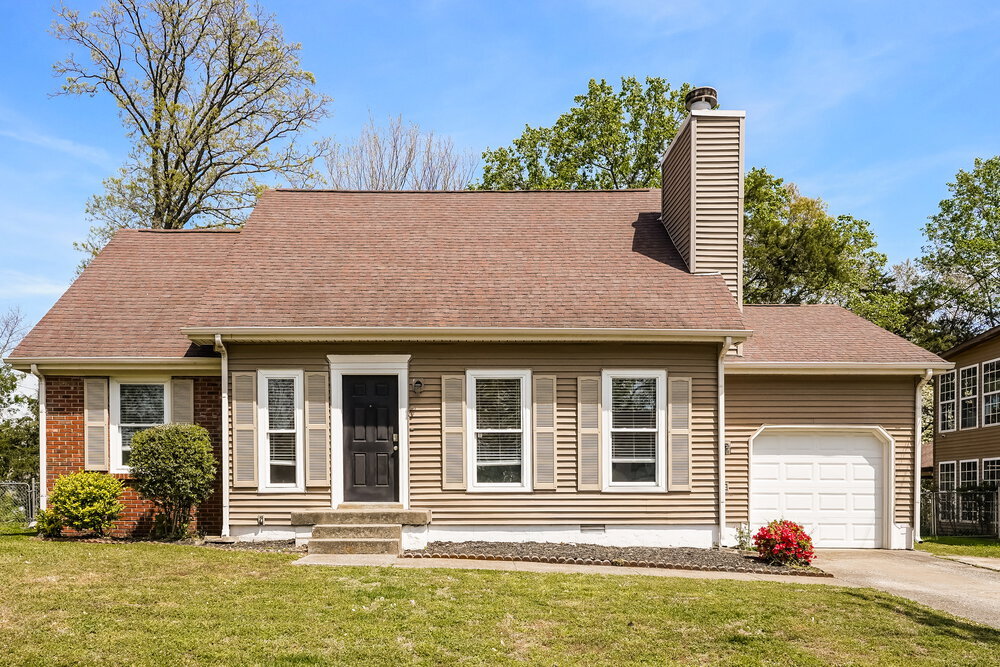 824 Bishopsgate Rd in Nashville, TN - Building Photo