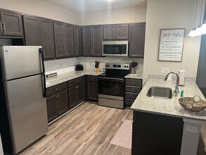 1445 Broadcloth St in Fort Mill, SC - Foto de edificio - Building Photo