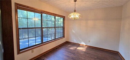 303 Cacique Ct in Woodstock, GA - Foto de edificio - Building Photo