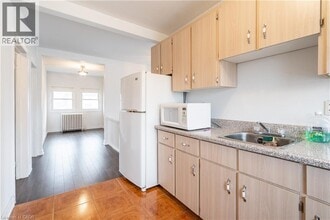 80 St Clair Ave in Hamilton, ON - Building Photo - Building Photo