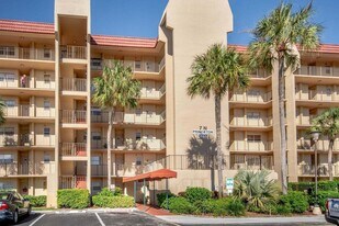 3755 Via Poinciana in Greenacres, FL - Building Photo